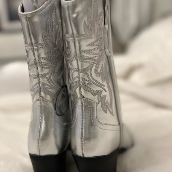 Brand new cowgirl silver boots - Picture 3 of 6